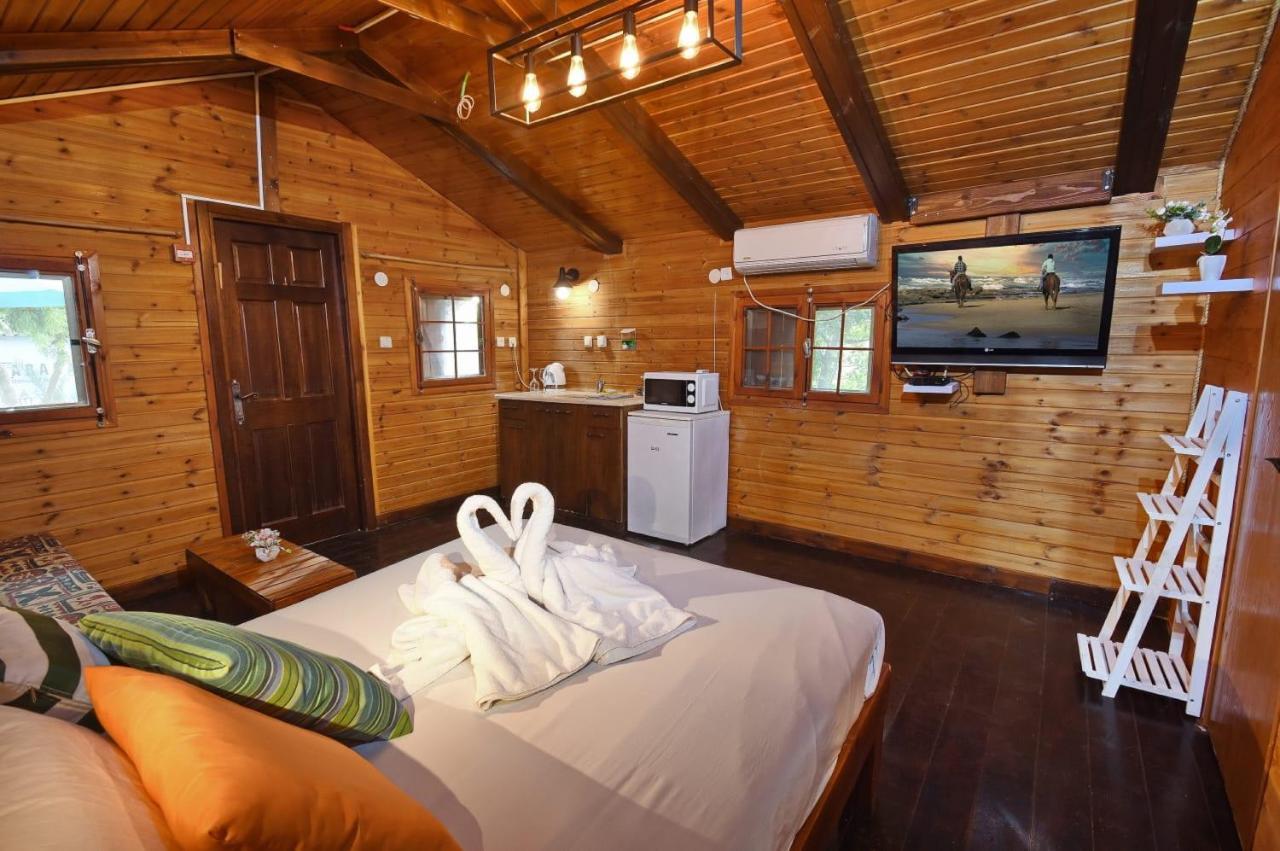 פינה במעיין Villa Mishmār Hāyardin Dış mekan fotoğraf