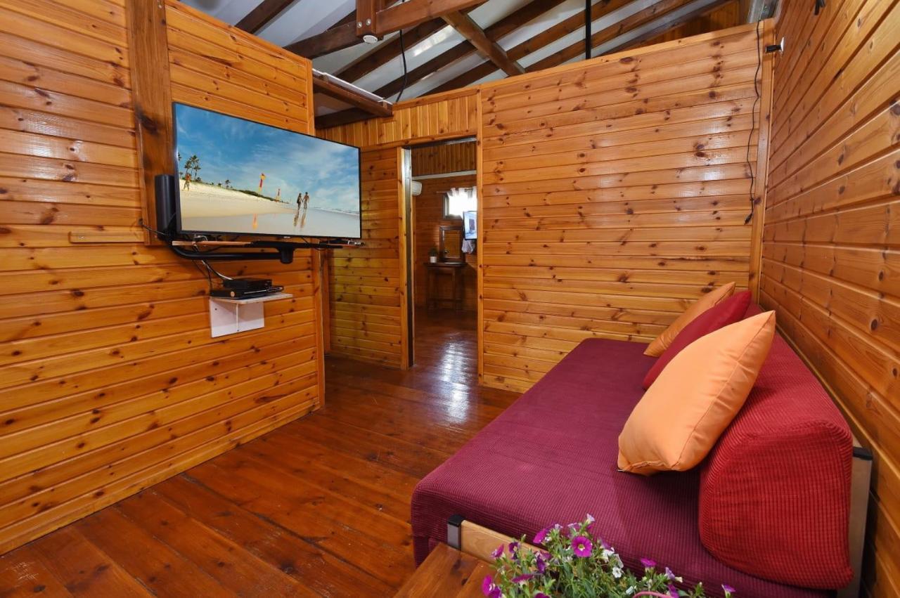 פינה במעיין Villa Mishmār Hāyardin Dış mekan fotoğraf